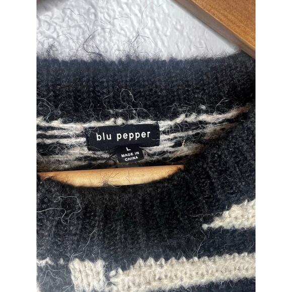 Blu Pepper Delaney Checkered Knit Sweater Round Crew Neckline - Picture 2 of 6